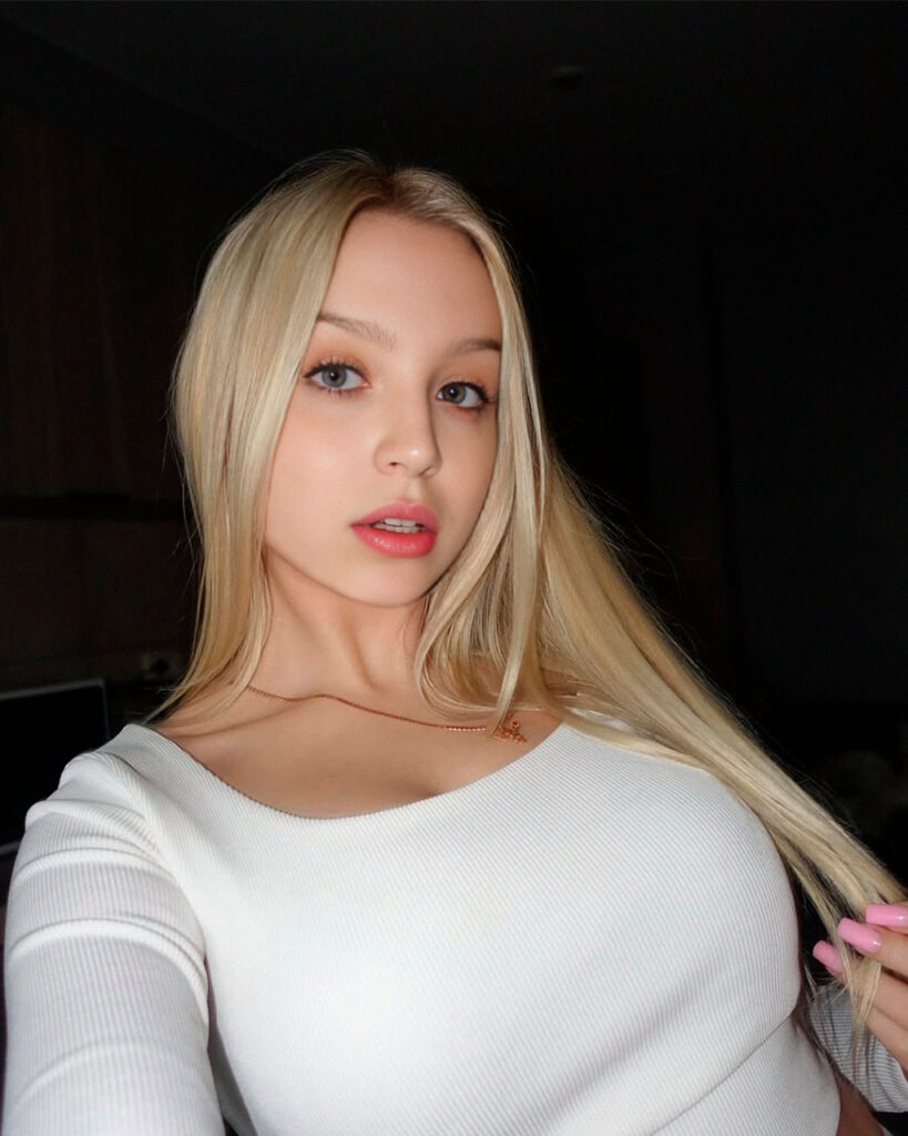 Emilia - DubaiCats Girl