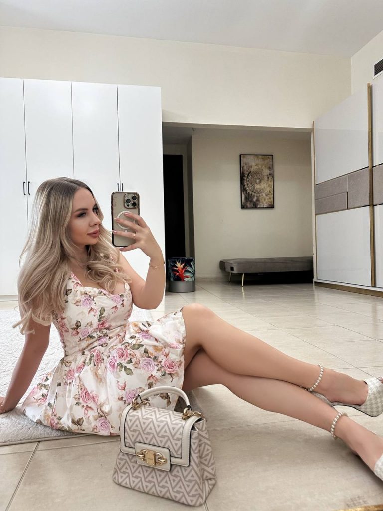 Yavienne - DubaiCats Girl